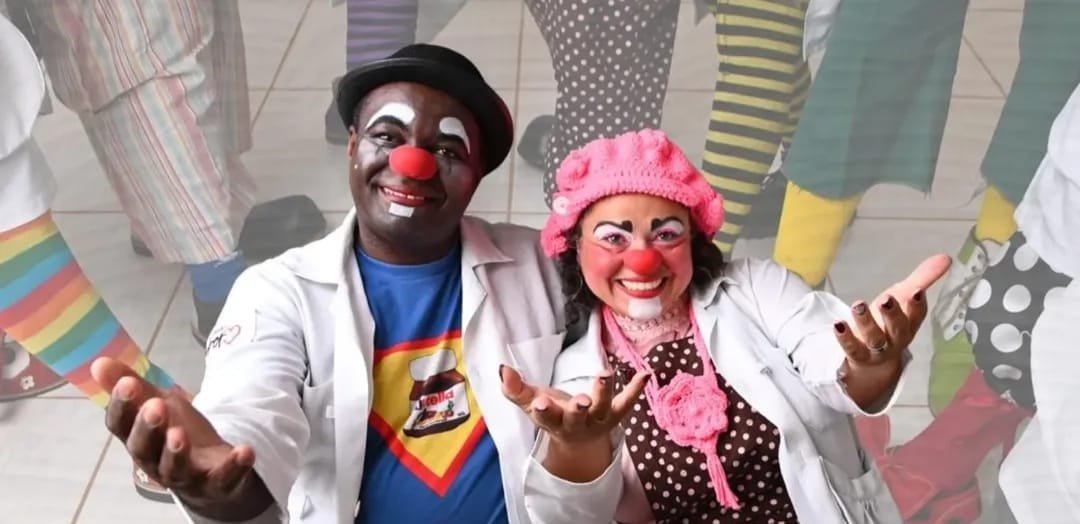 Foto com os palhaços 